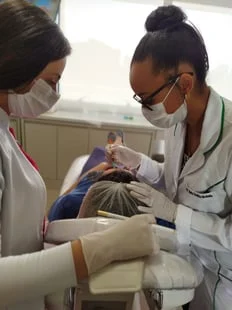 Prática de aplicação de toxina botulínica em turma anterior