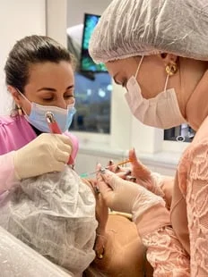 Prática de aplicação de toxina botulínica em turma anterior
