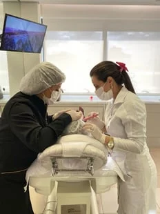 Prática de aplicação de toxina botulínica em turma anterior